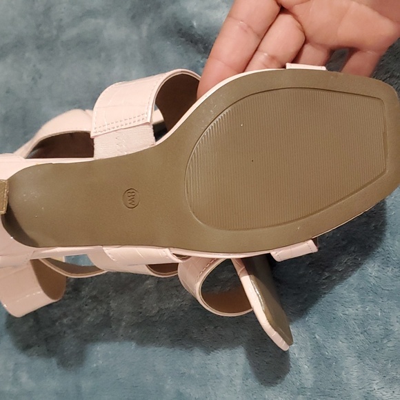 Heels - Picture 2 of 5